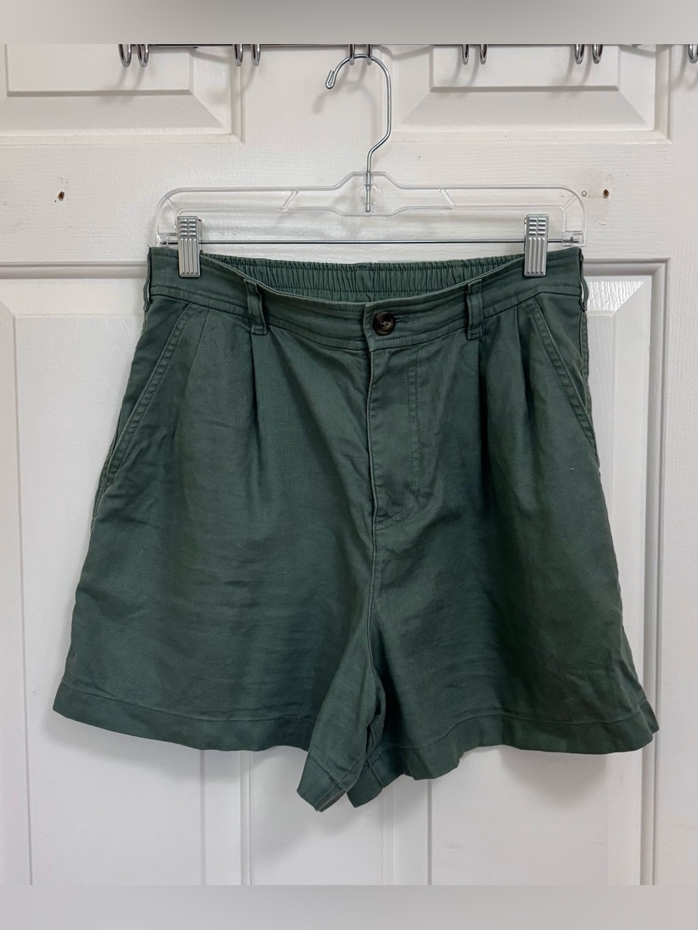 Uniqlo Seafoam Green Linen Cotton Shorts in size medium